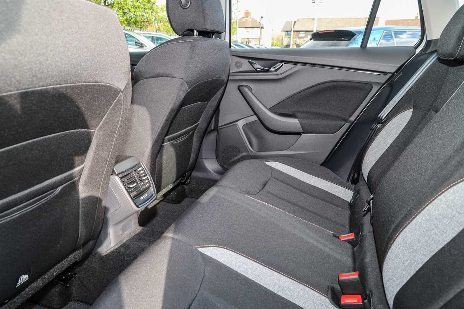 SKODA Kamiq Hatchback 1.5 TSI SE 5dr DSG